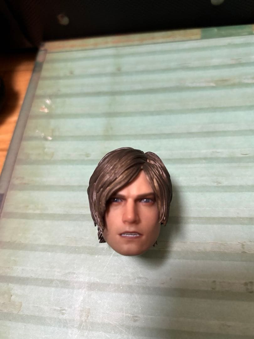 バイオハザード４　RE4 レオン　MTTOYS バイオ4 ヘッド　ダムトイズ