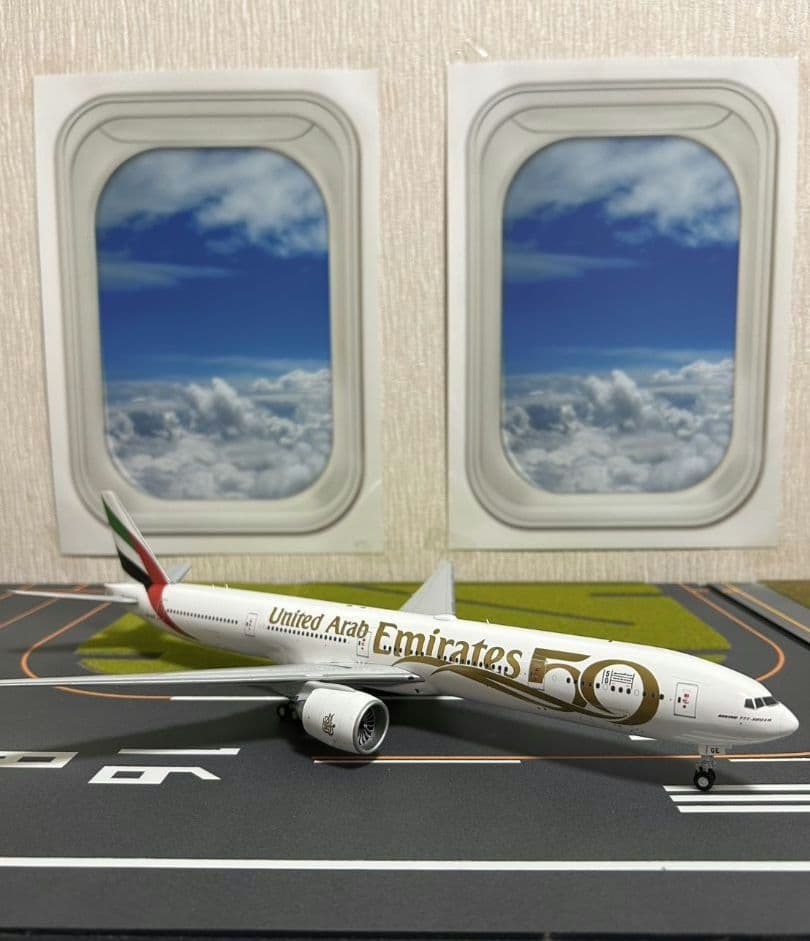 エミレーツ航空 UAE 50周年記念モデル B777 1/200