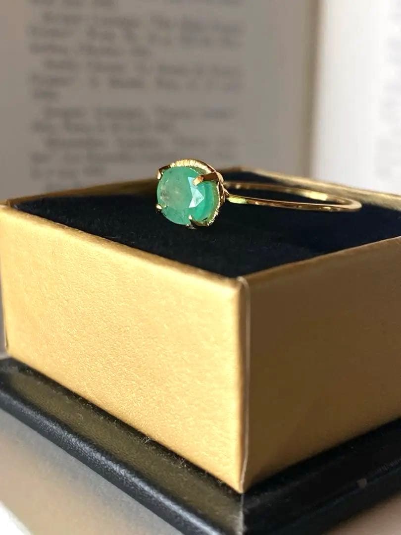 ぽー　エメラルド高貴リング