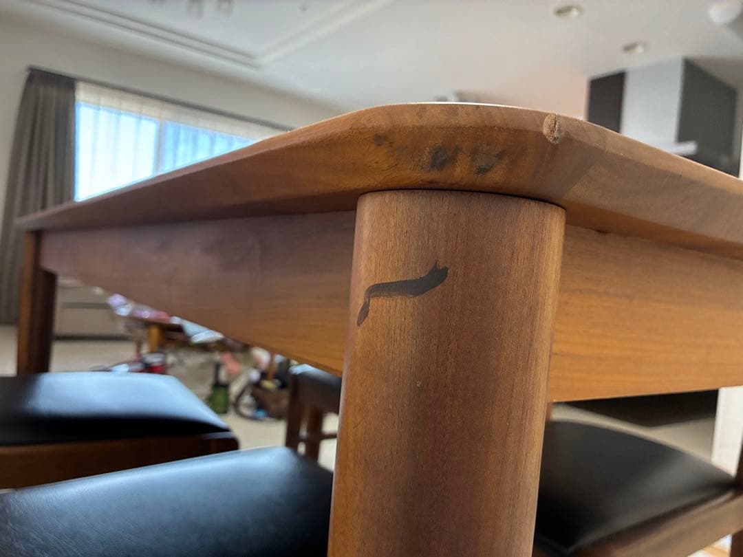 木製テーブルと4脚の椅子セット　ダイニングテーブル