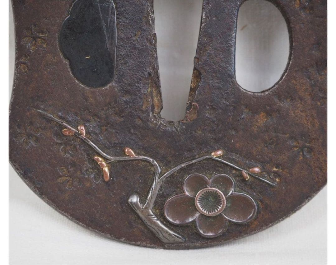 送料無料 江戸時代　銀象嵌　梅花文鍔　木箱付　刀剣美術