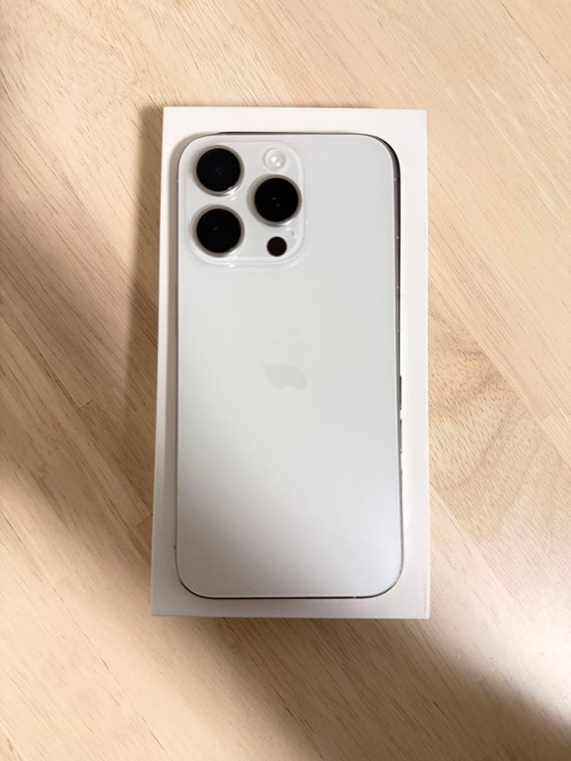 【美品】Apple iPhone 15 Pro 128GBホワイトチタニウム