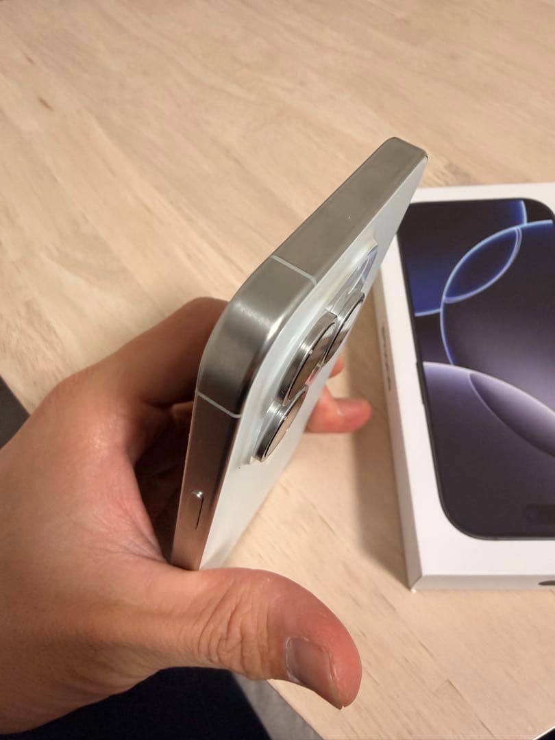 【美品】Apple iPhone 15 Pro 128GBホワイトチタニウム