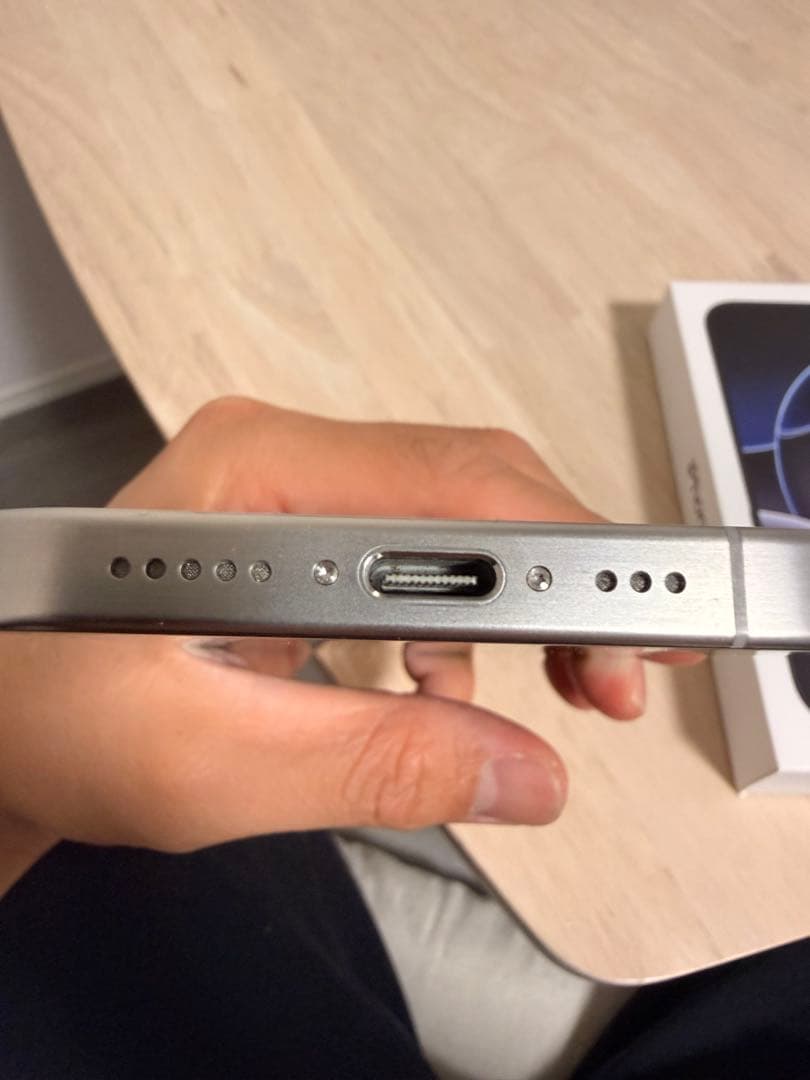 【美品】Apple iPhone 15 Pro 128GBホワイトチタニウム