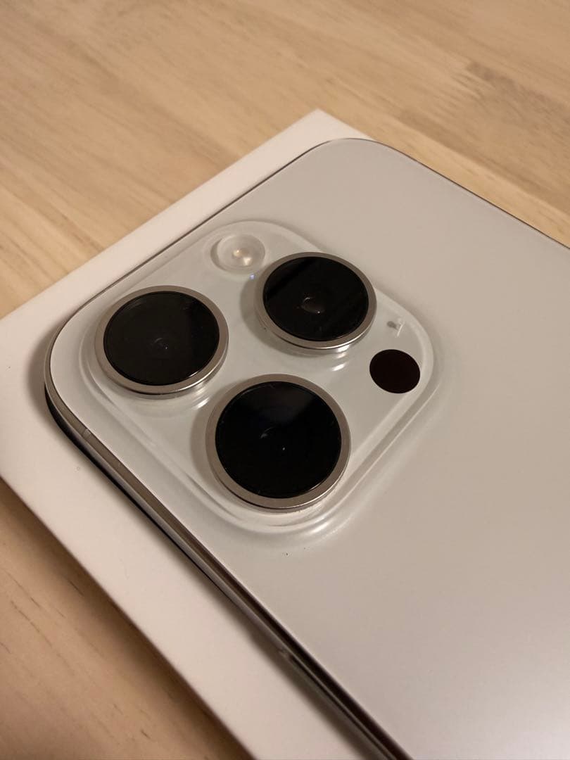 【美品】Apple iPhone 15 Pro 128GBホワイトチタニウム