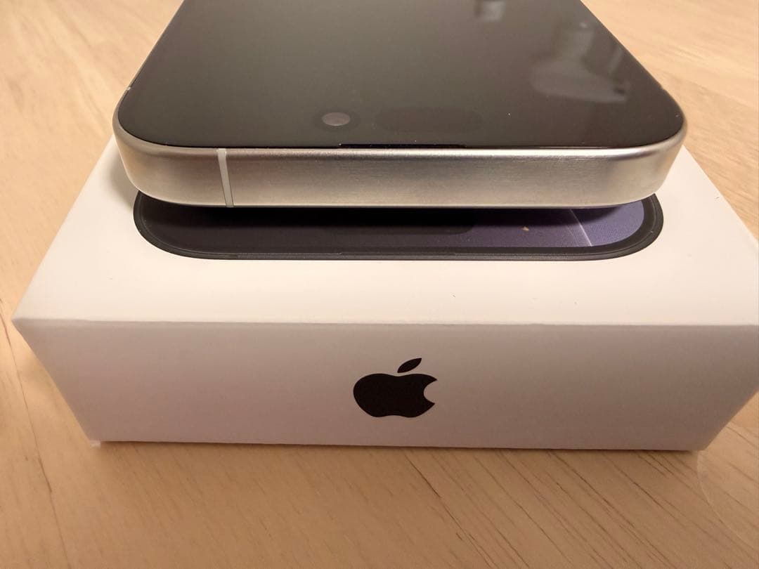 【美品】Apple iPhone 15 Pro 128GBホワイトチタニウム