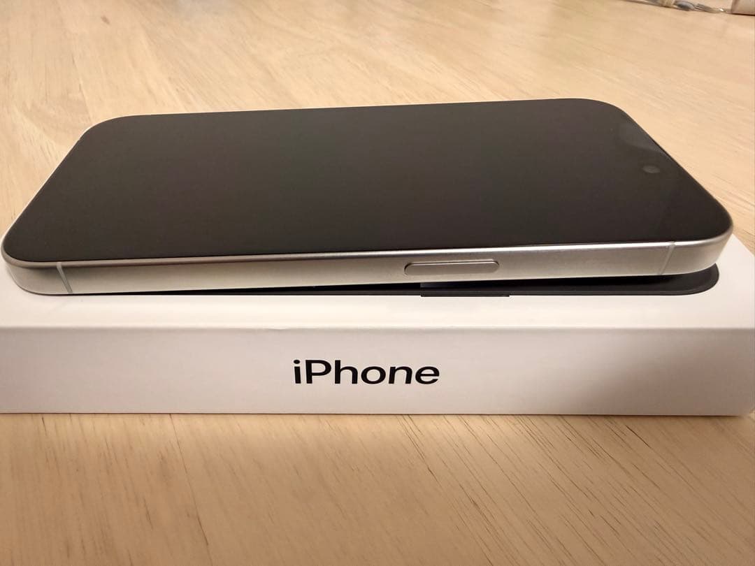 【美品】Apple iPhone 15 Pro 128GBホワイトチタニウム