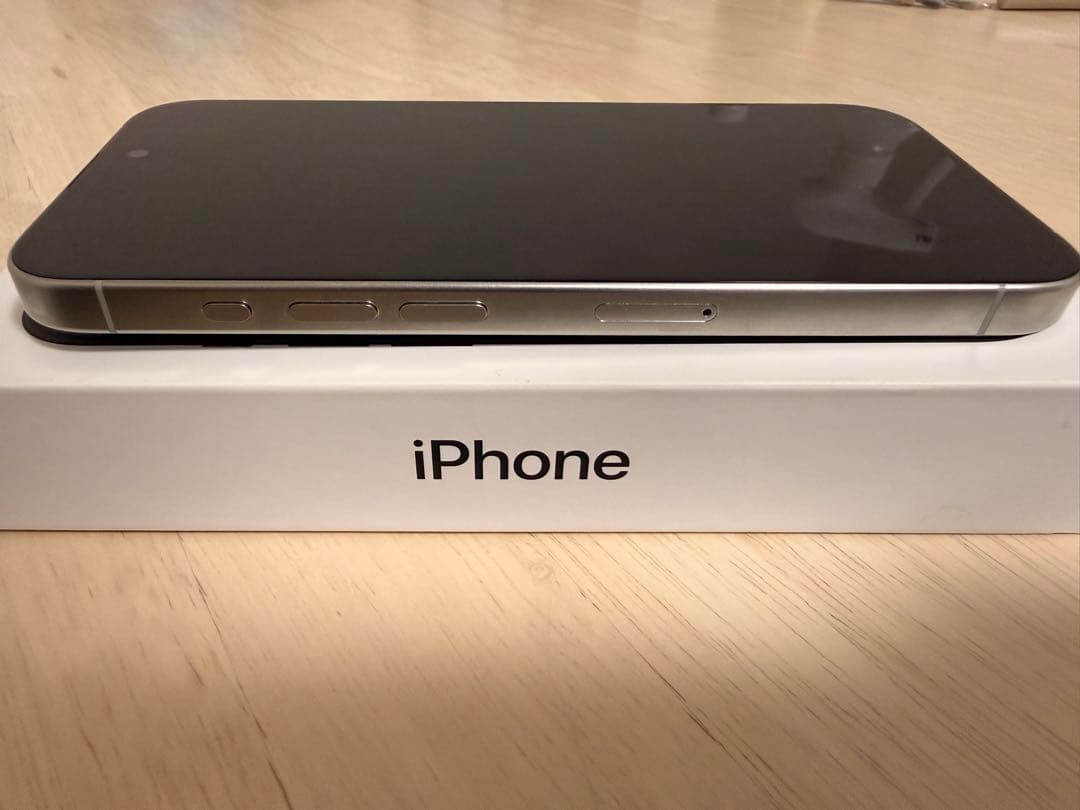 【美品】Apple iPhone 15 Pro 128GBホワイトチタニウム