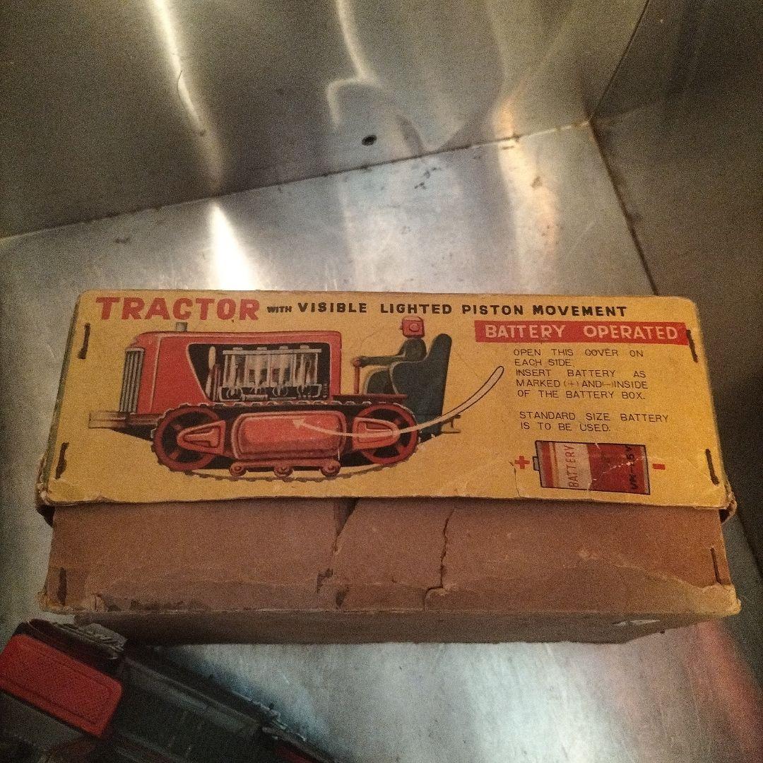 バッテリーオペレートトラクター　ブリキロボット