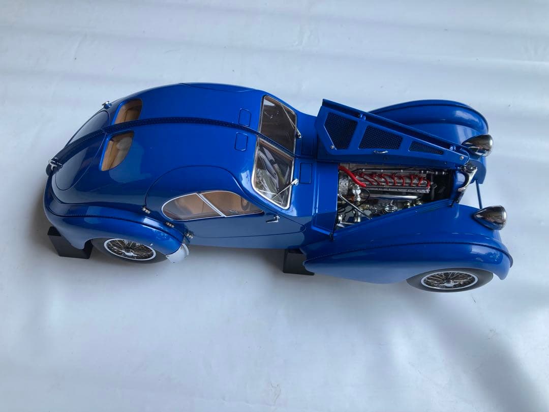 AUTOart 1/18 ブガッティ タイプ ダイキャストモデル