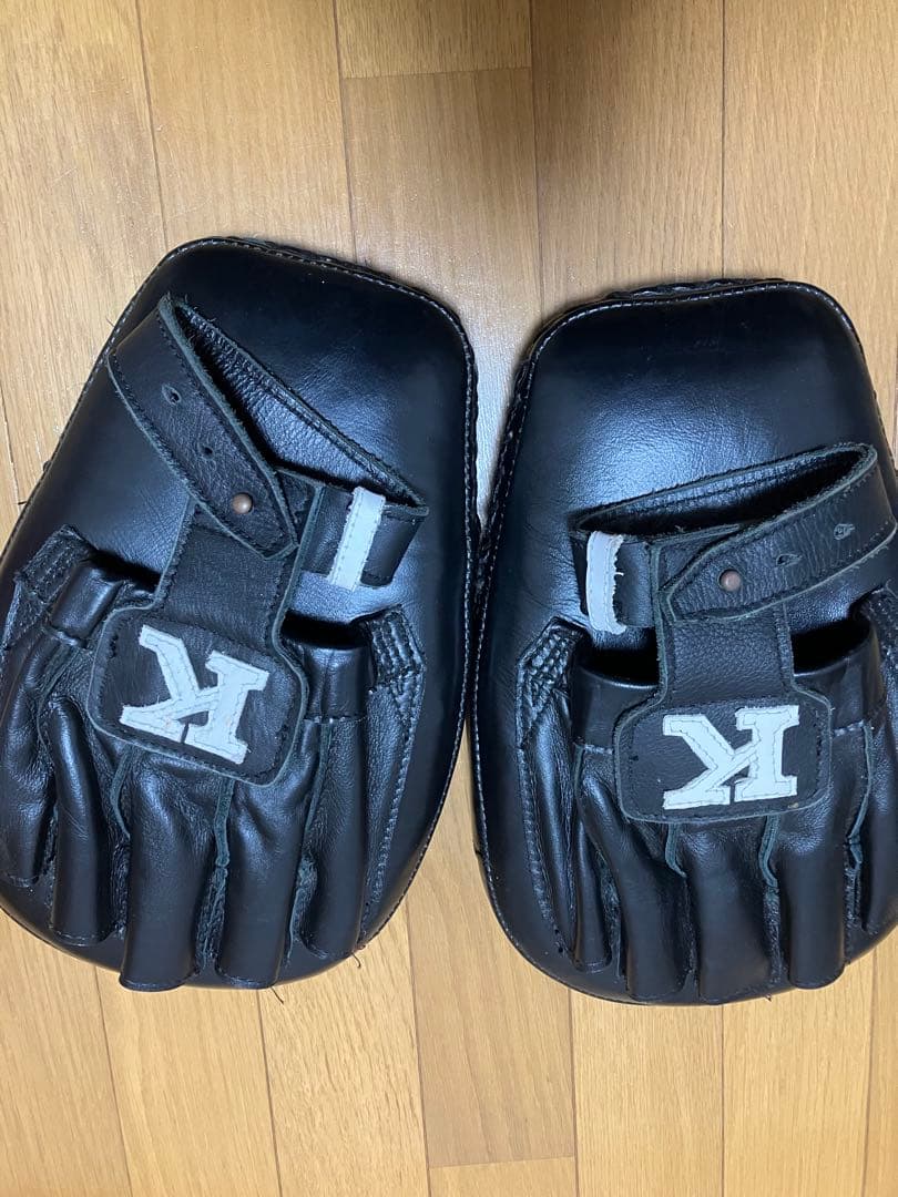 K 黒 パンチングミット
