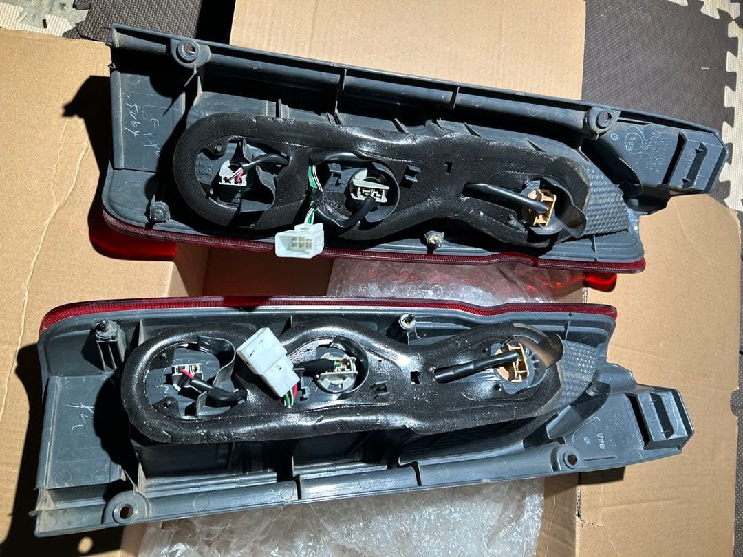 ハイエース 2型 美品純正テールランプ左右セット