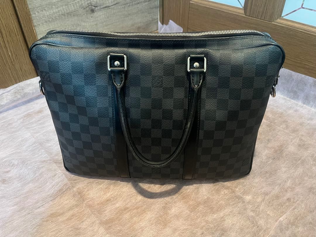 LOUIS VUITTON　ビジネスバック