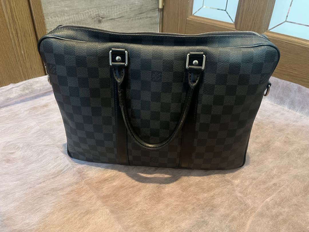 LOUIS VUITTON　ビジネスバック