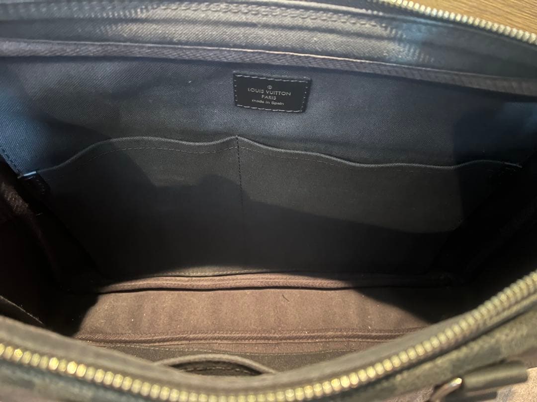 LOUIS VUITTON　ビジネスバック