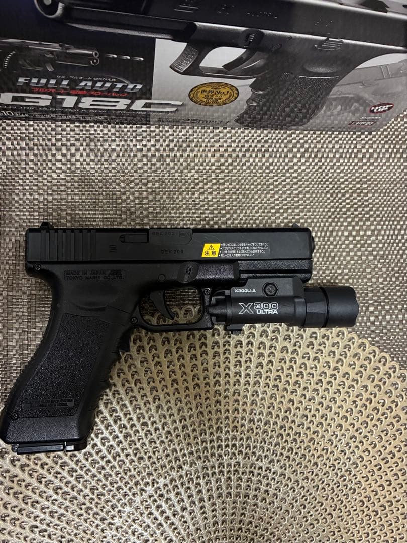 美品　東京マルイ　カスタム品　グロックG18C 強化ピニオンギア　ライト付き