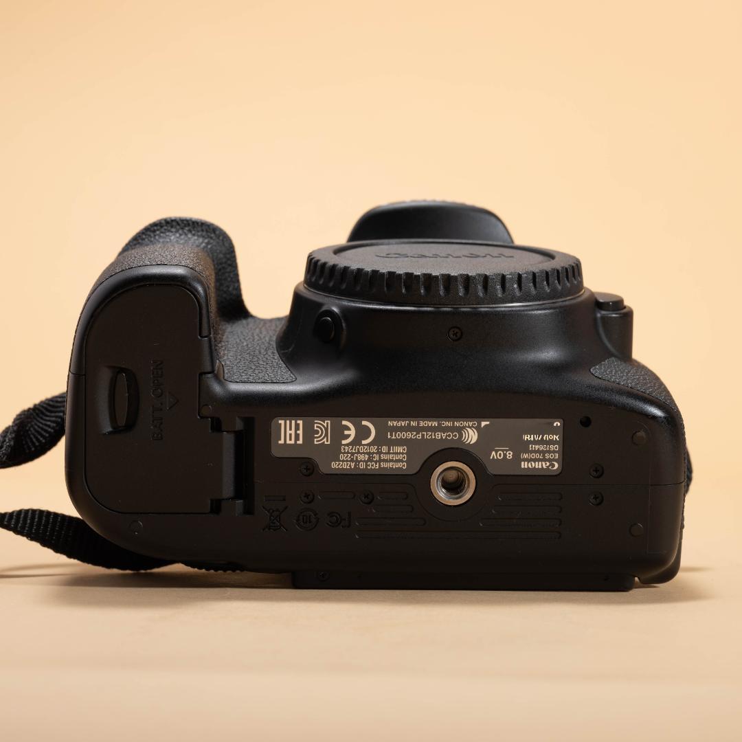 wi-fi搭載！Canon EOS 70D 望遠レンズキット 75-300mm