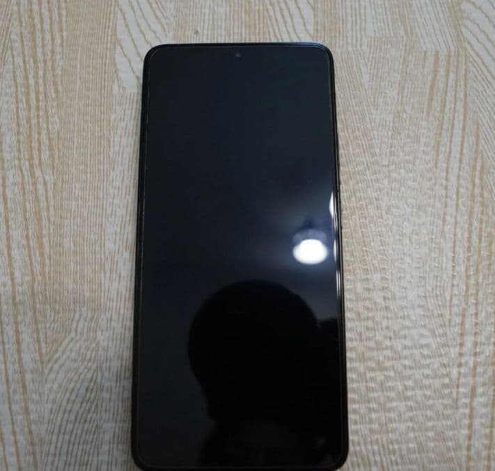 メルカリ特価 国内版 POCO F6 Pro 保護ガラス貼り付け済み