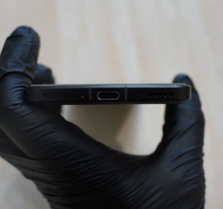 メルカリ特価 国内版 POCO F6 Pro 保護ガラス貼り付け済み