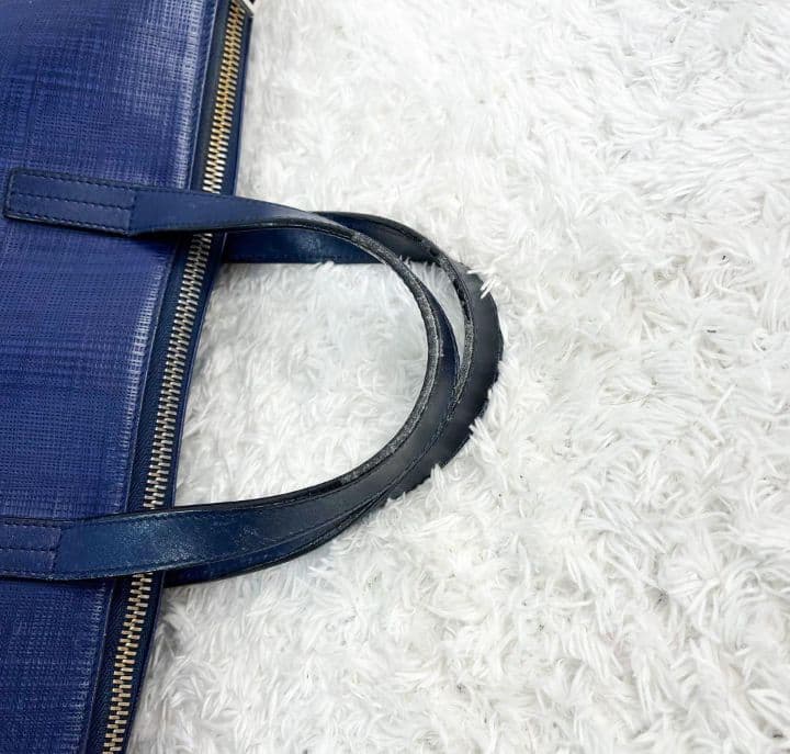 【マリエモーン】ロエベ　ニュートレド　ロゴ型押し 牛革