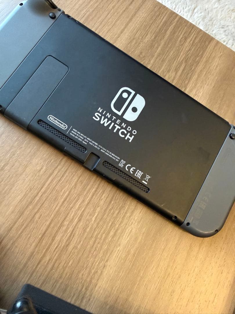 Nintendo Switch 本体 + 付属品（コントローラー付き）