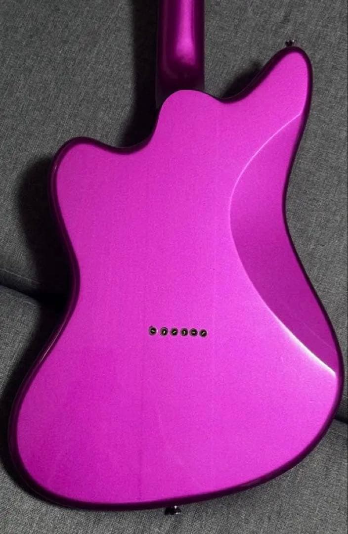 ジャガーシェイプ エレキギター 詳細不明