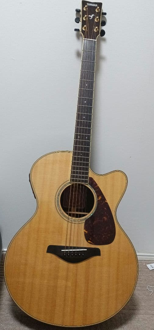 Yamaha アコースティックギター カッタウェイ