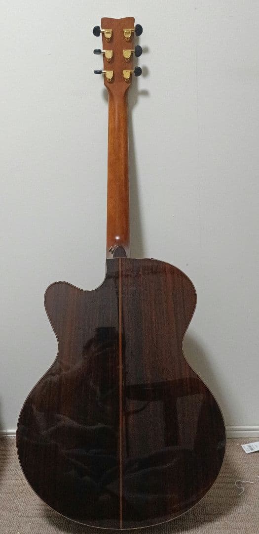 Yamaha アコースティックギター カッタウェイ