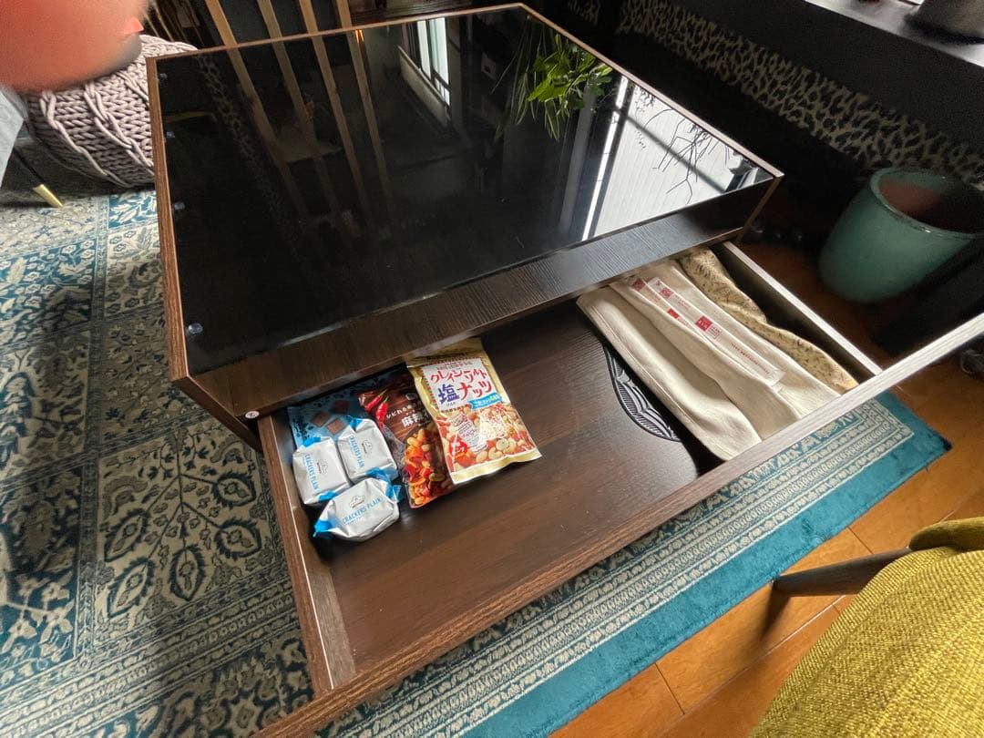 ガラスと木製の正方形センターテーブル