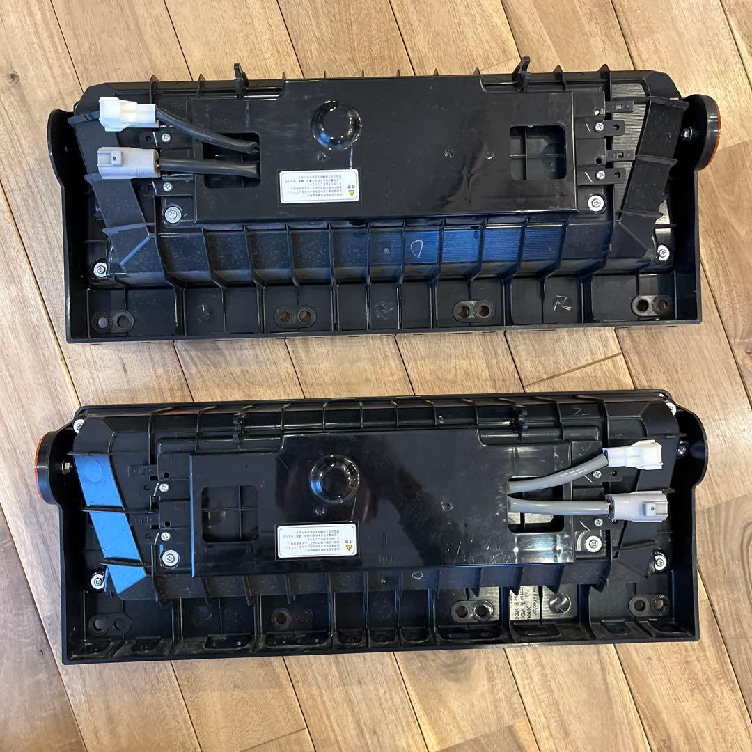 コイト製　3連LEDテールランプ