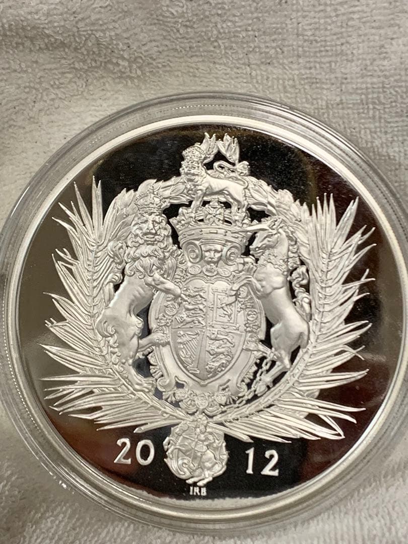 13日追加情報です❗️超特大1キロ‼️Kエリザベス2世 銀貨 地金価格47万以上