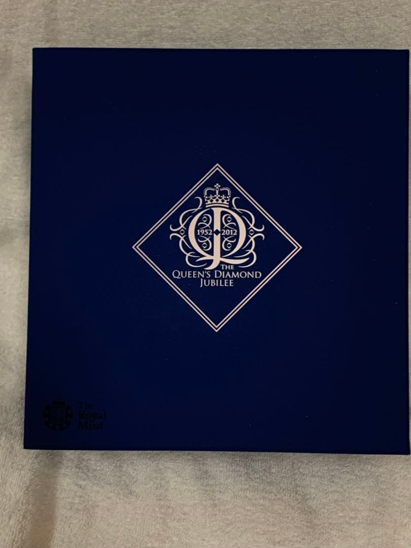 13日追加情報です❗️超特大1キロ‼️Kエリザベス2世 銀貨 地金価格47万以上