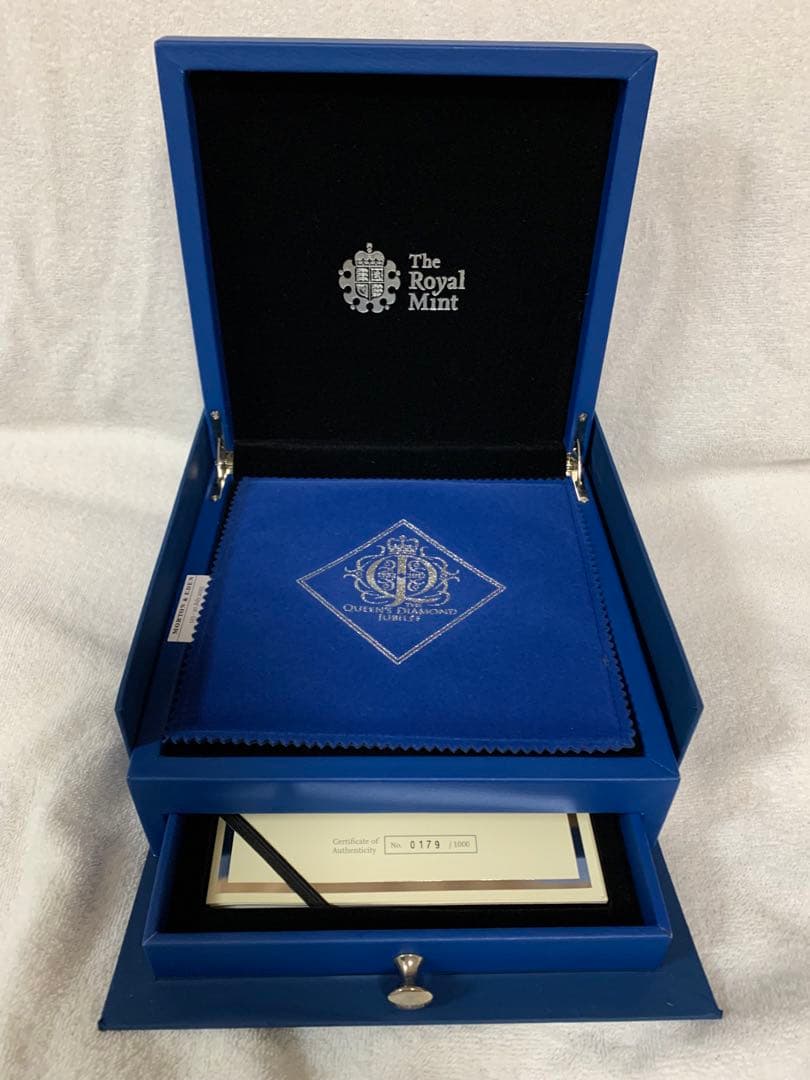 13日追加情報です❗️超特大1キロ‼️Kエリザベス2世 銀貨 地金価格47万以上