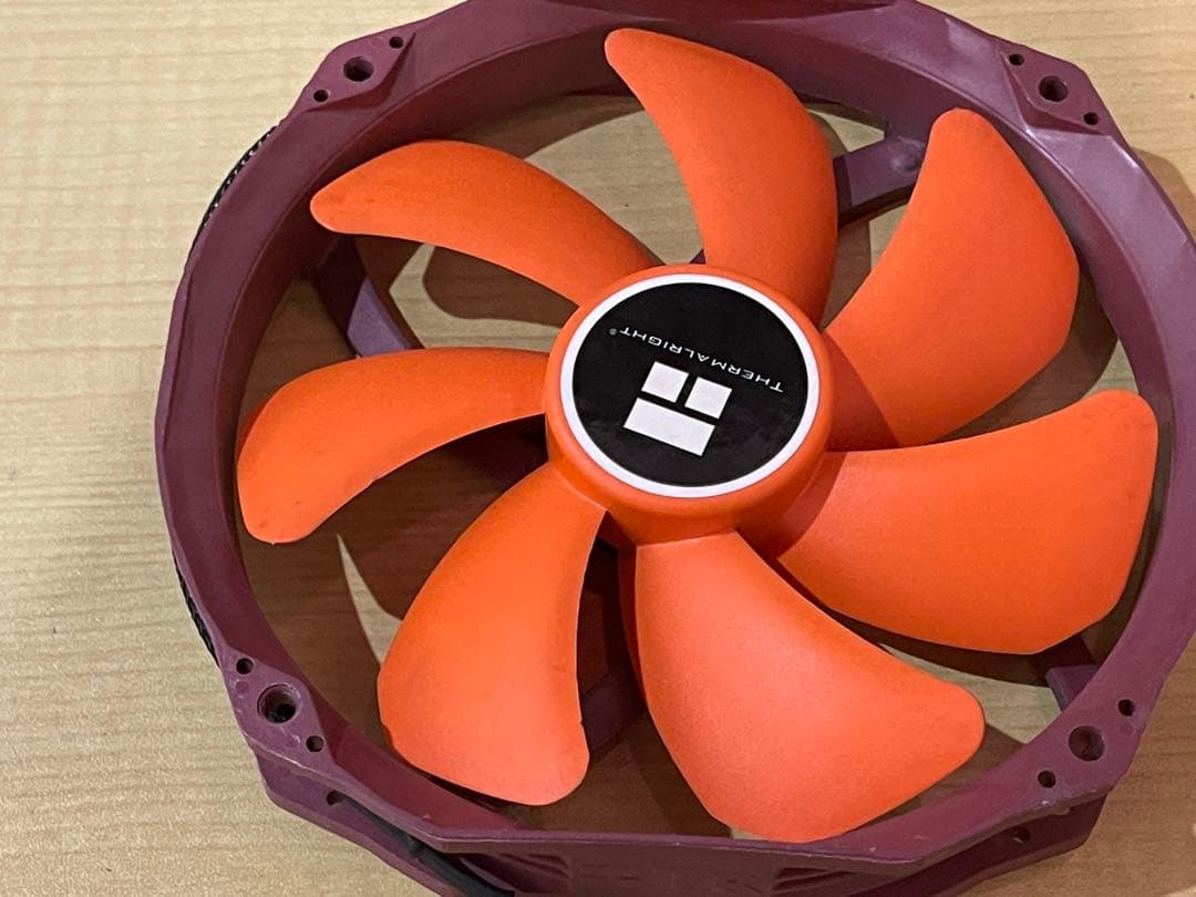 Thermalright SilverArrowTR4 (ファン軸ぶれ？