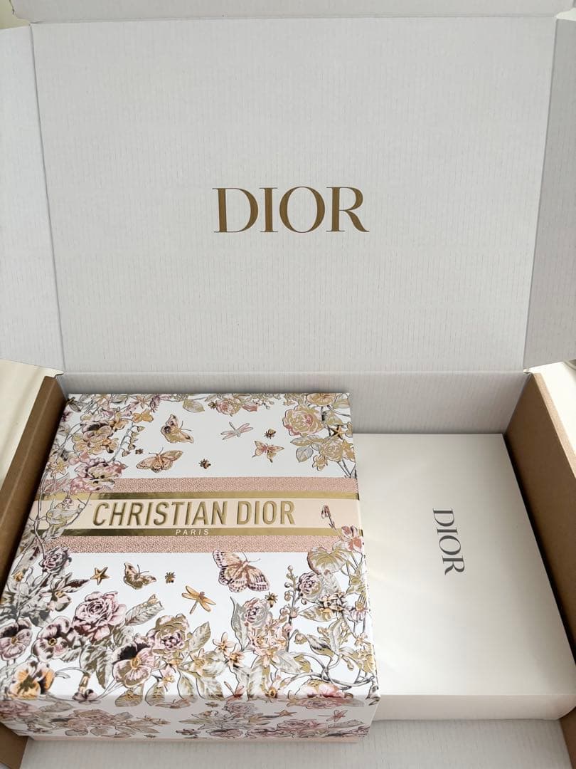 【限定】Dior マザーズデイ 母の日 ノベルティ 刺繍 ポーチ ギフトボックス