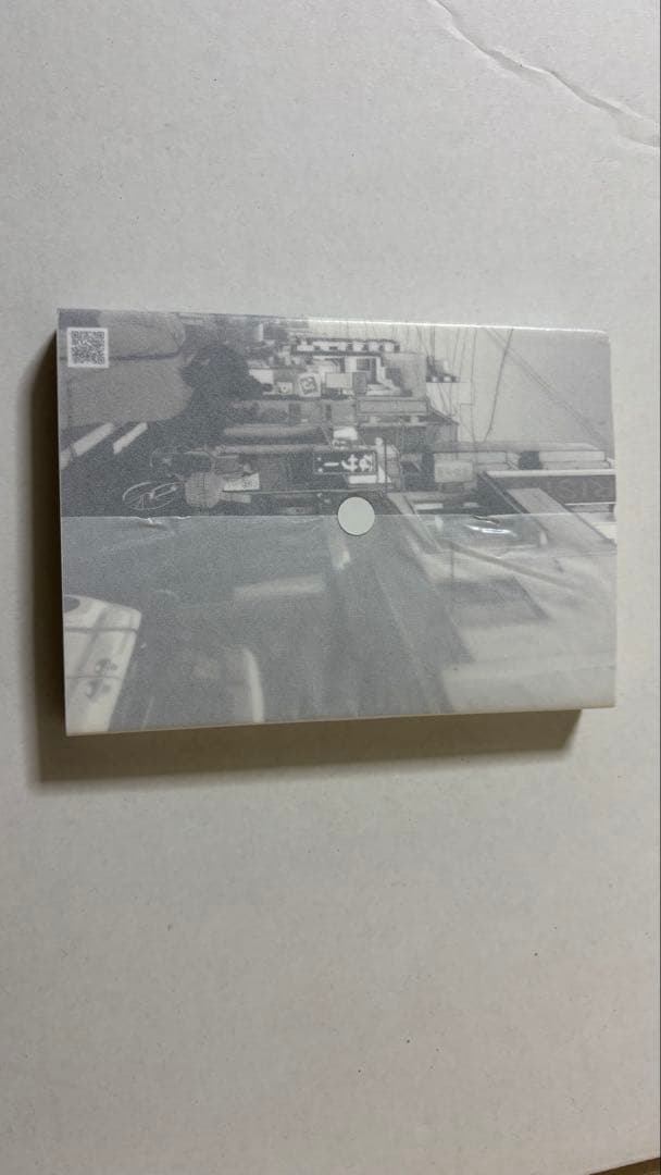 白い文　少女ナイフ