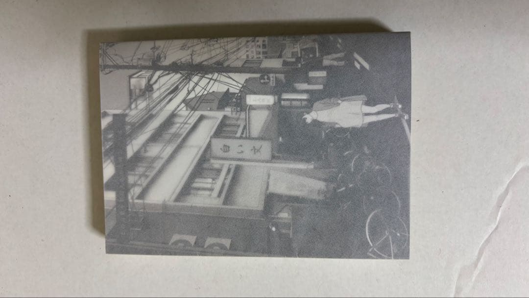 白い文　少女ナイフ