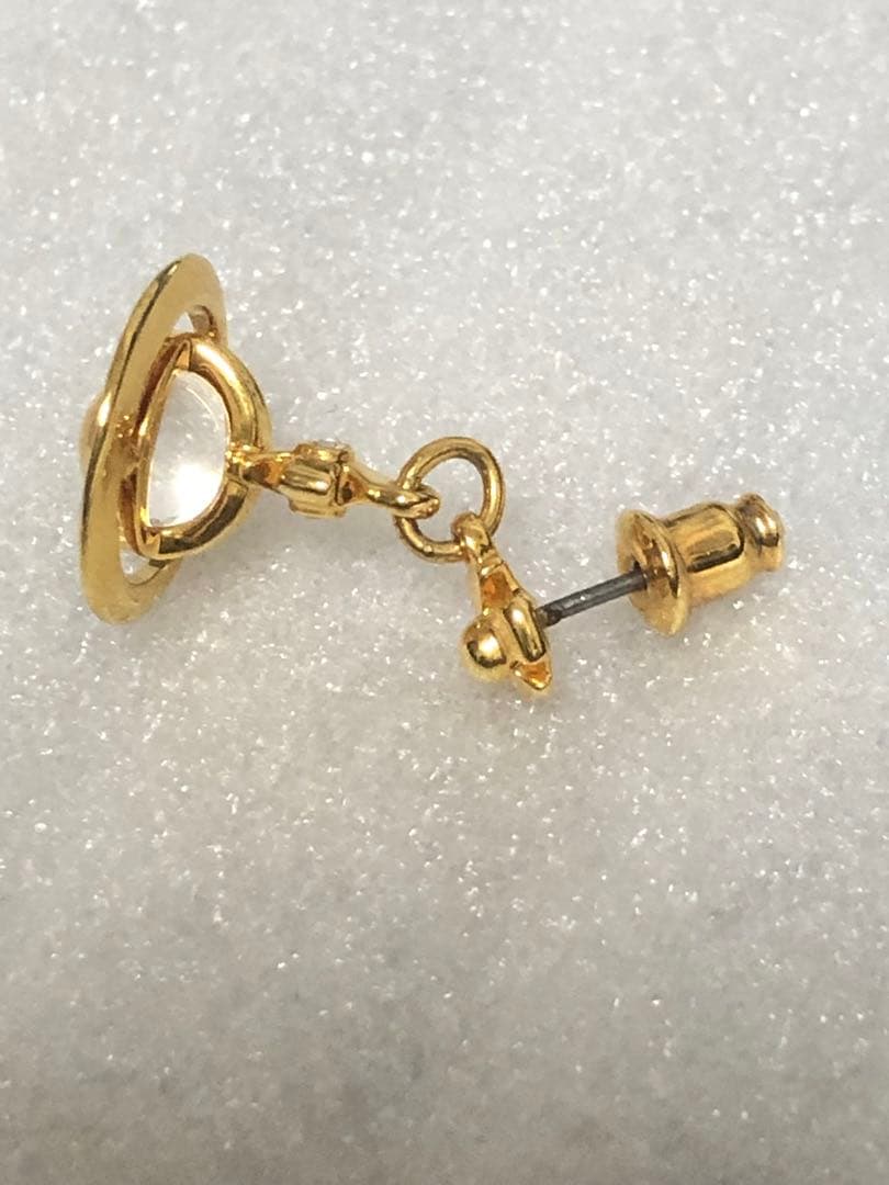 ヴィヴィアンウエストウッド　ピアス　オーブ　ゴールド色