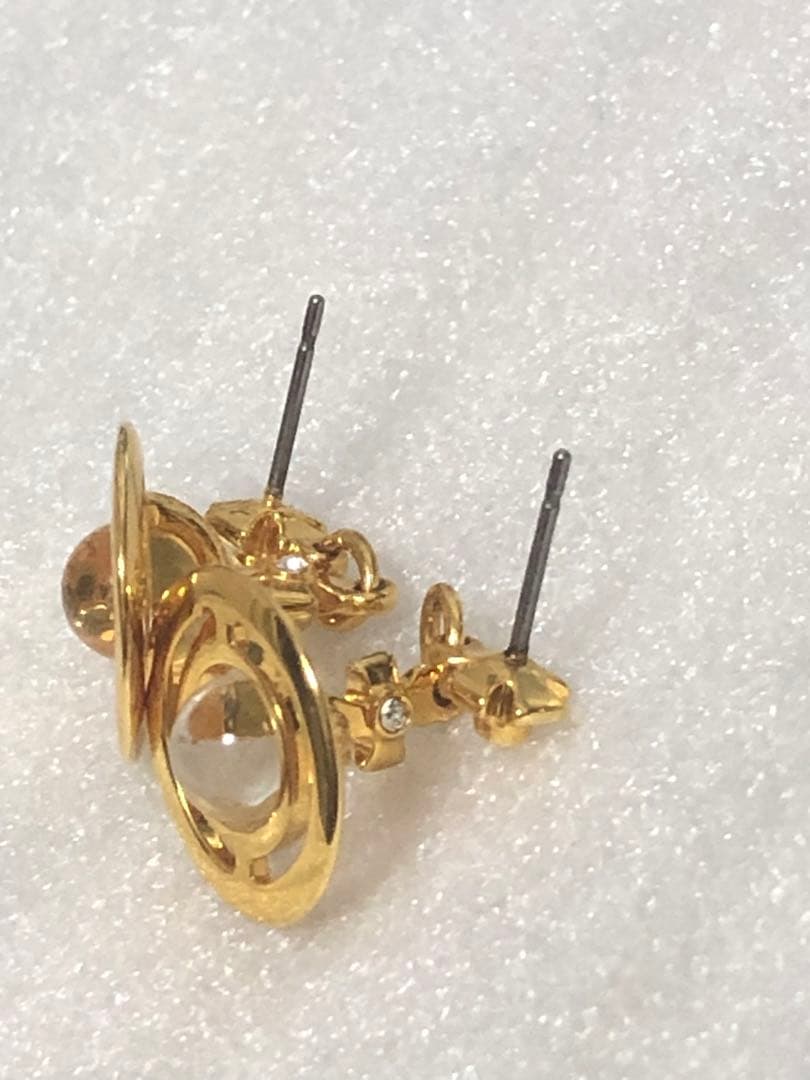 ヴィヴィアンウエストウッド　ピアス　オーブ　ゴールド色