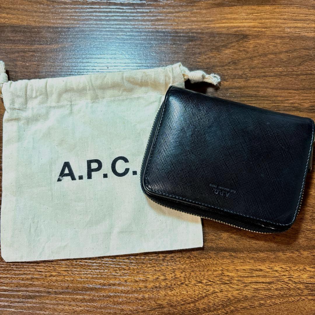 【ヒロ】A.P.C. 二つ折り財布 黒　袋付き