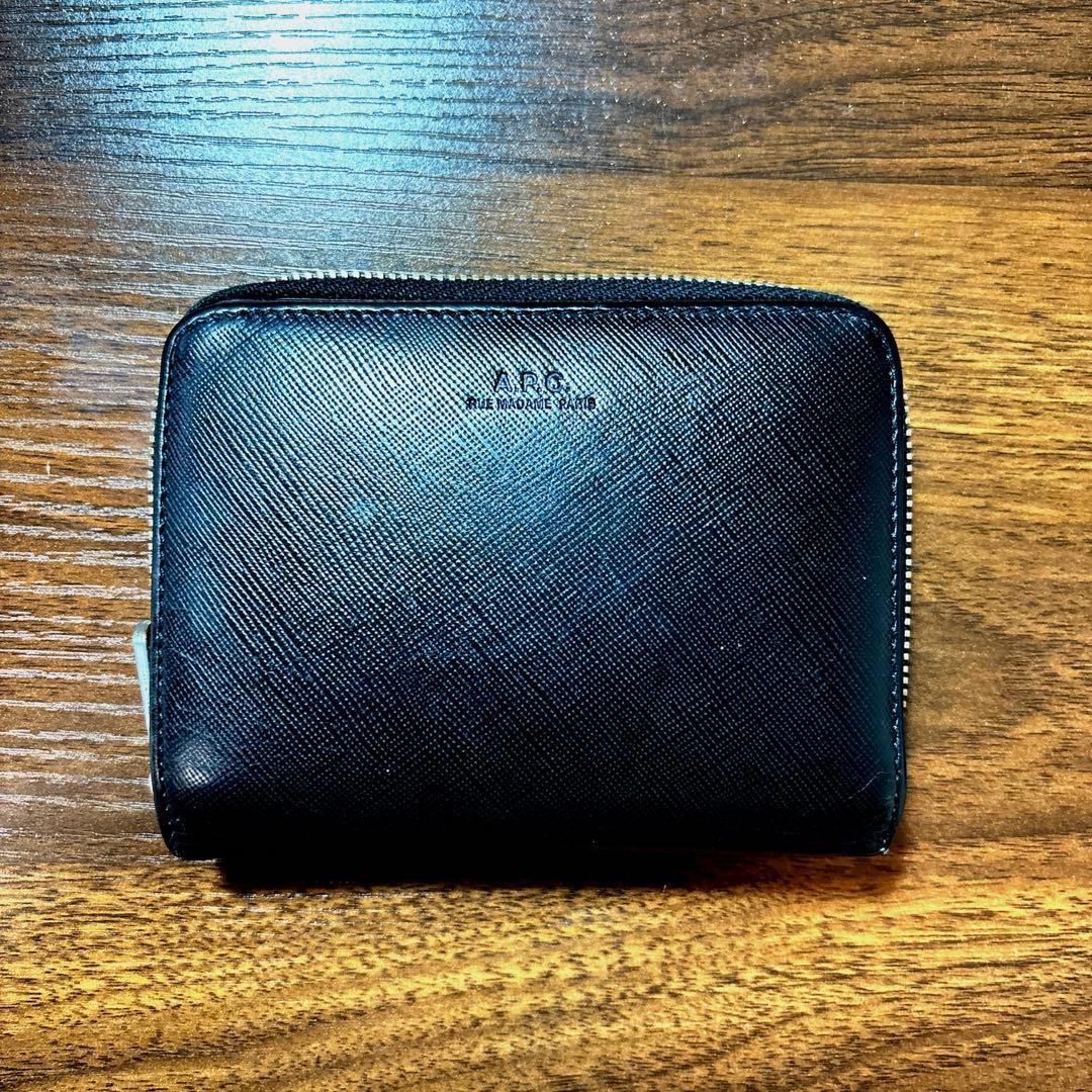 【ヒロ】A.P.C. 二つ折り財布 黒　袋付き