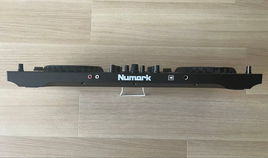 ⑥Numark Mixtrack Pro FX DJコントローラー