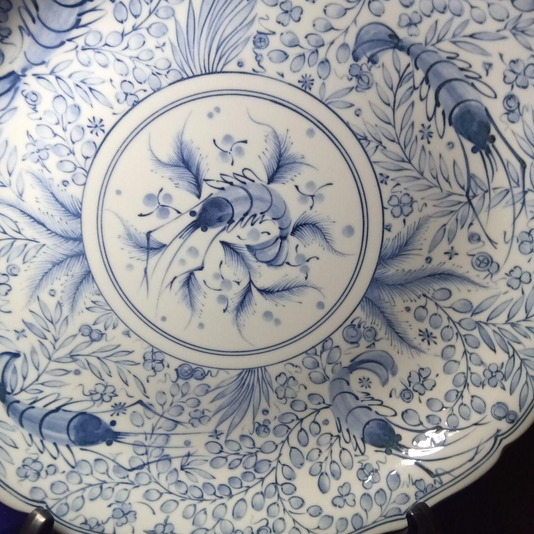 青白いエビ模様の飾皿