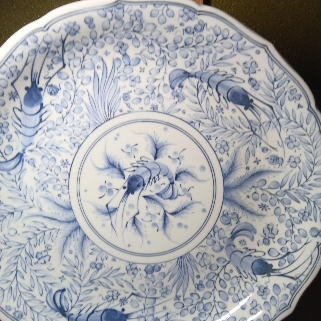 青白いエビ模様の飾皿