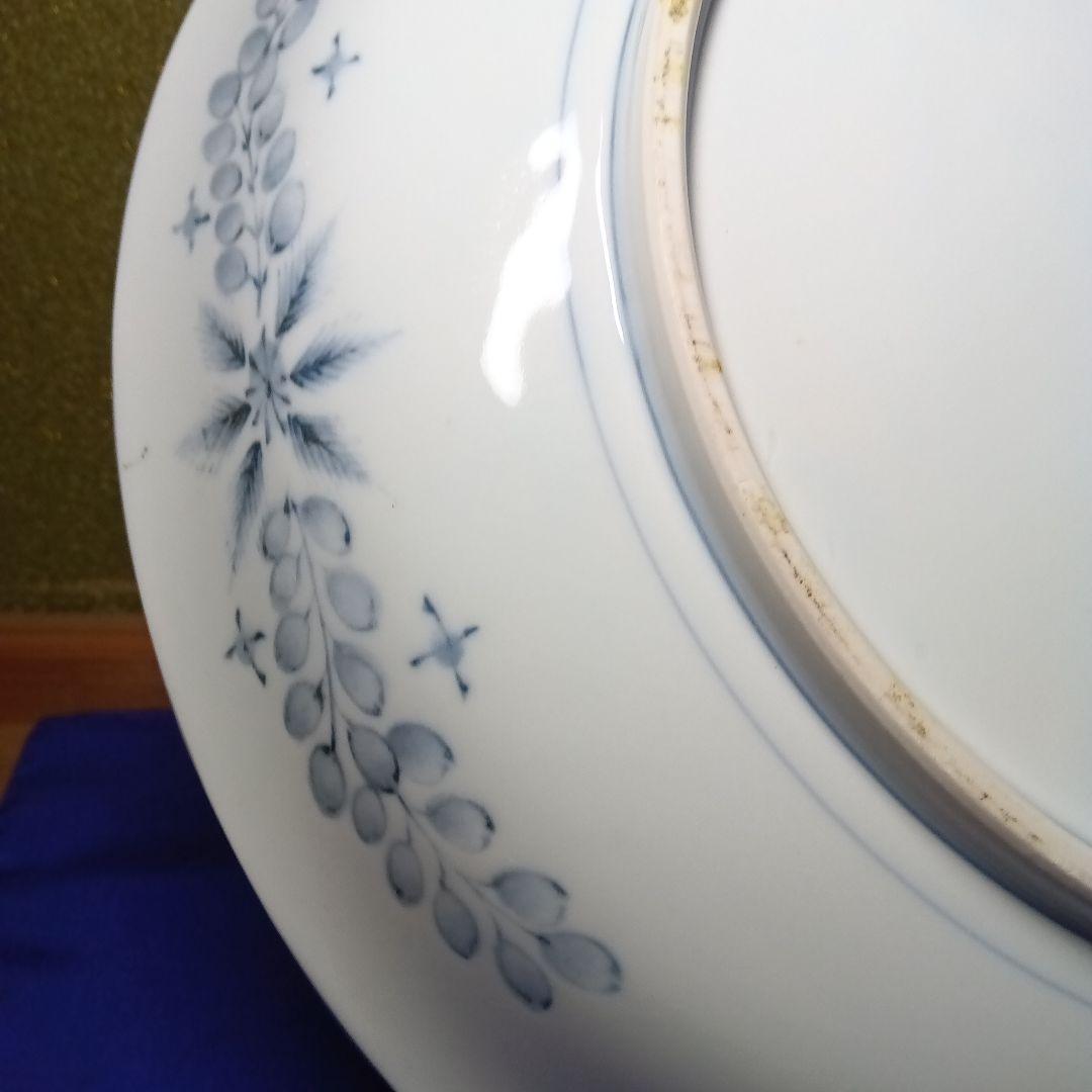 青白いエビ模様の飾皿