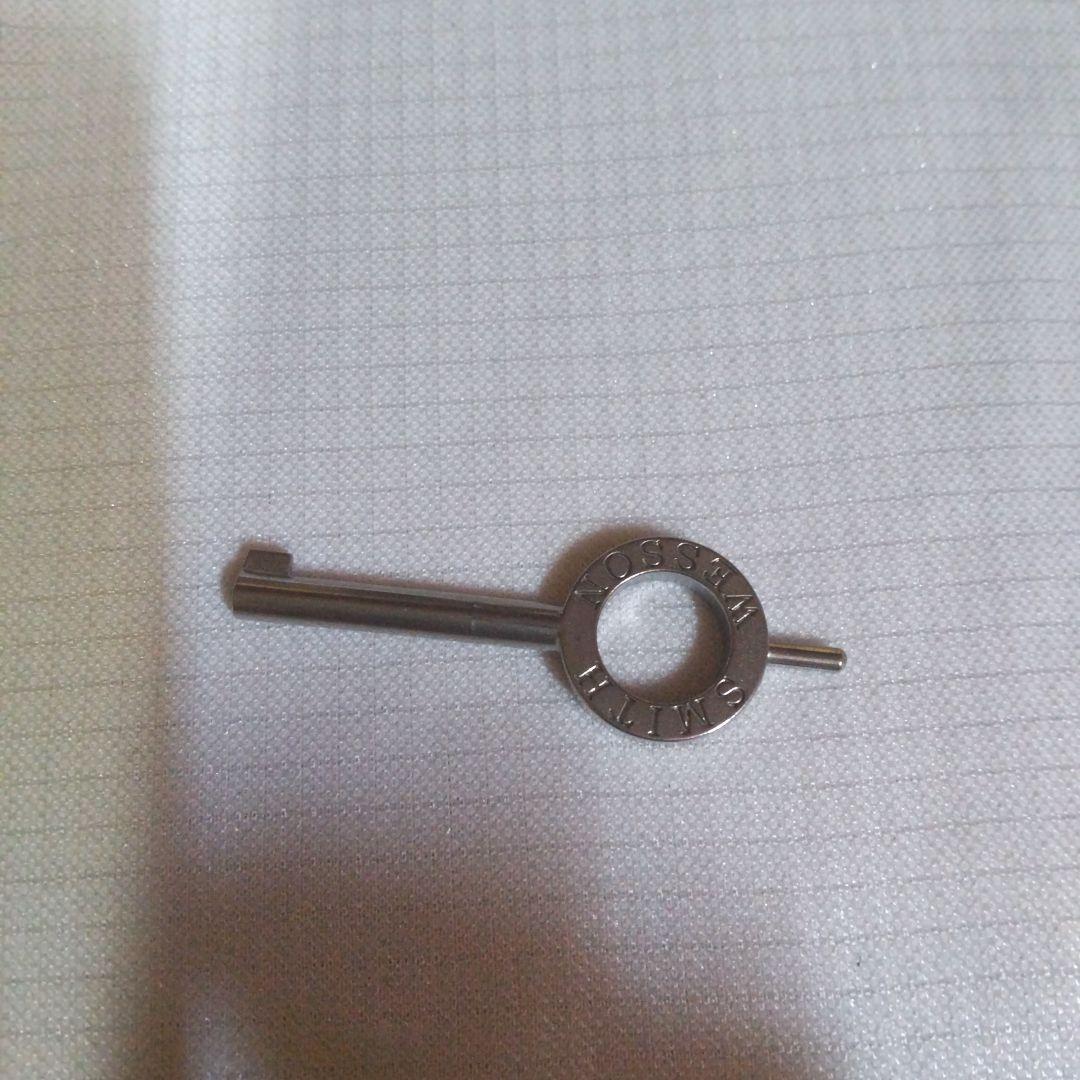 新年値下げ S&W黒い金属製手錠と鍵付き