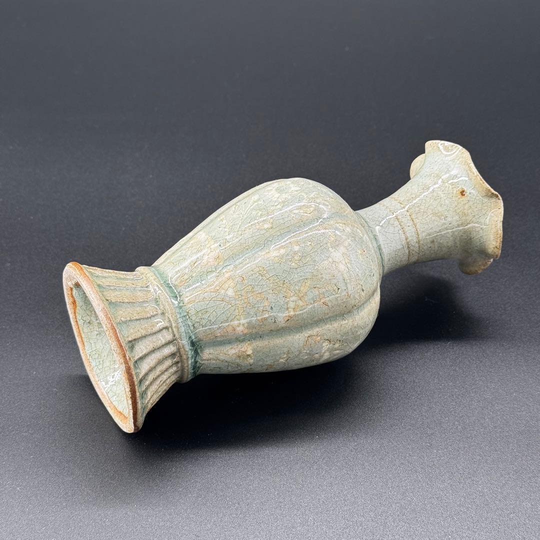 青磁象嵌　花入