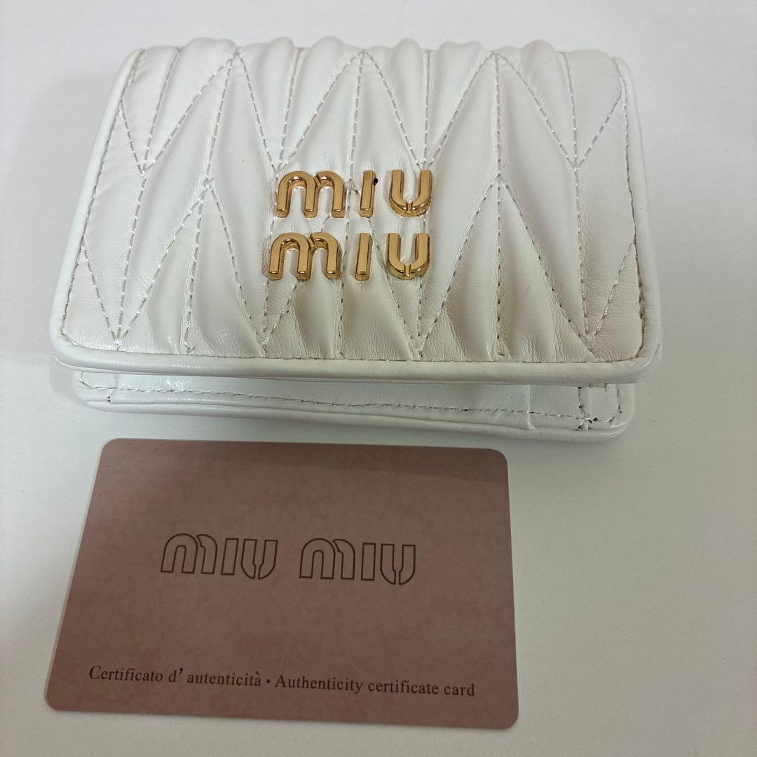 miu miu ホワイトレザー財布