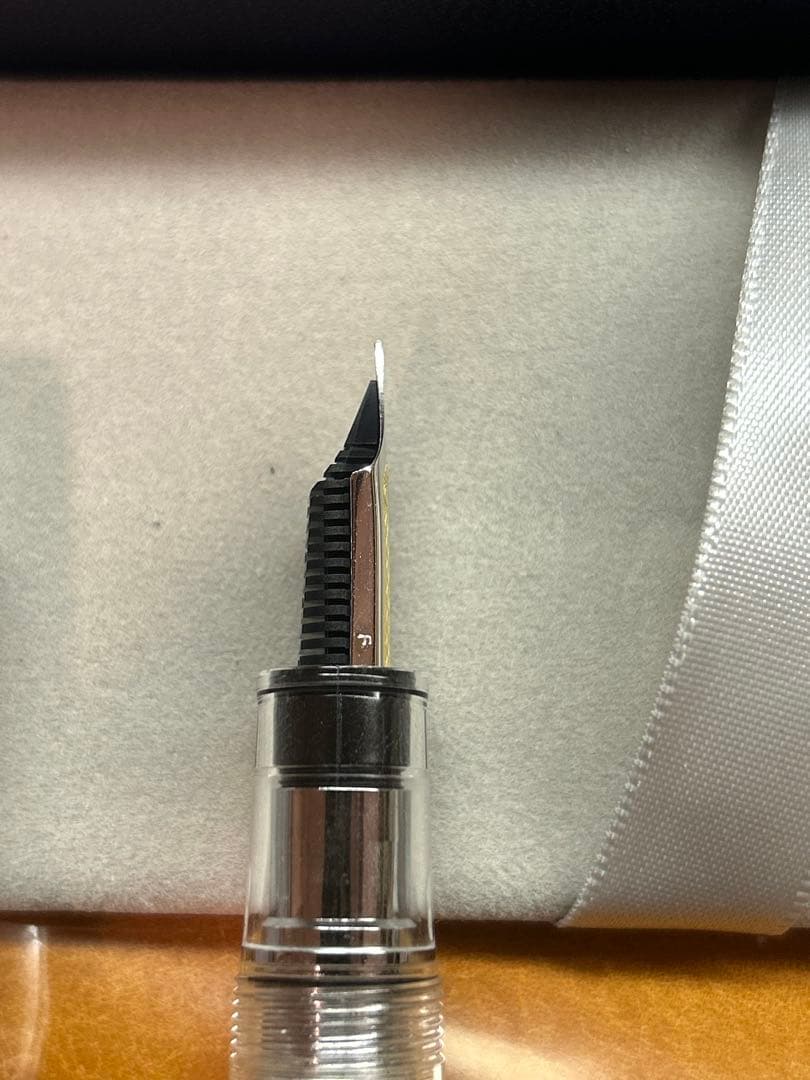 プロフェッショナルギア 銀 万年筆 デモンストレーターモデル　F