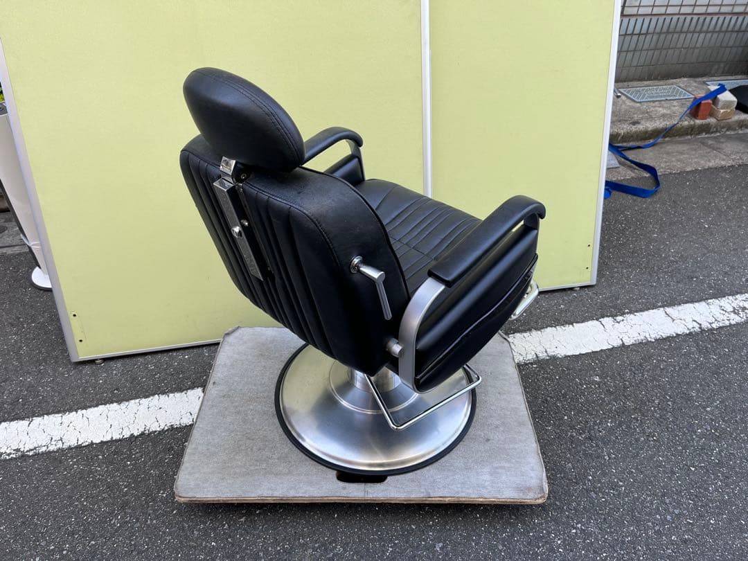 美容室椅子￼ 引き取り可　油圧式上下 回転、　￼リクライニングします￼